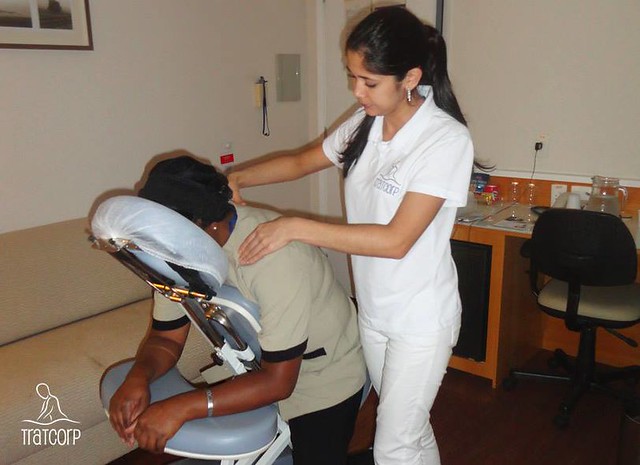 Atendimento de Quick Massage da TratCorp